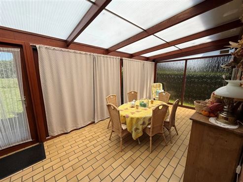 Gepflegter freistehender Bungalow mit Wintergarten und teilweise ausgebautem Keller in begehrter Wohnlage von Eupen