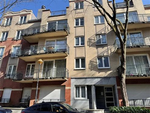 Angenehmes Wohnen im Grünen in hervorragender Lage in Etterbeek – Großzügige Wohnung mit Balkon, privatem Gemeinschaftsgarten, Tiefgaragenstellplatz und Keller