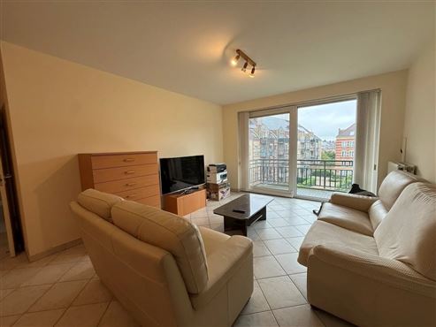Angenehmes Wohnen im Grünen in hervorragender Lage in Etterbeek – Großzügige Wohnung mit Balkon, privatem Gemeinschaftsgarten, Tiefgaragenstellplatz und Keller