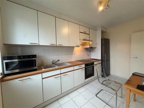 Angenehmes Wohnen im Grünen in hervorragender Lage in Etterbeek – Großzügige Wohnung mit Balkon, privatem Gemeinschaftsgarten, Tiefgaragenstellplatz und Keller