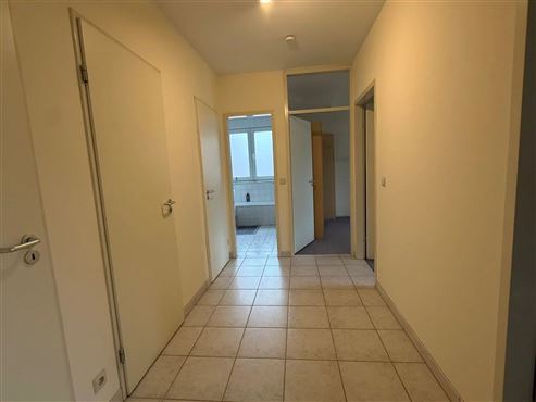 Angenehmes Wohnen im Grünen in hervorragender Lage in Etterbeek – Großzügige Wohnung mit Balkon, privatem Gemeinschaftsgarten, Tiefgaragenstellplatz und Keller