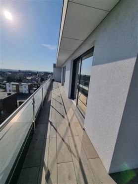 Exklusives Penthouse mit großzügiger Sonnenterrasse und Panoramablick, stilvolles Wohnen in grenznaher Lage