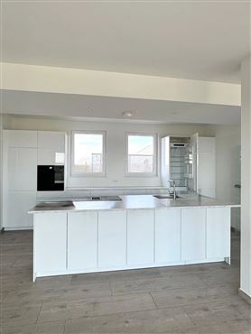 Exklusives Penthouse mit großzügiger Sonnenterrasse und Panoramablick, stilvolles Wohnen in grenznaher Lage