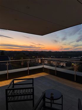 Exklusives Penthouse mit großzügiger Sonnenterrasse und Panoramablick, stilvolles Wohnen in grenznaher Lage