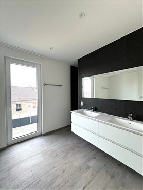 Exklusives Penthouse mit großzügiger Sonnenterrasse und Panoramablick, stilvolles Wohnen in grenznaher Lage