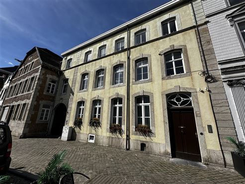 Attraktive Kapitalanlage im Herzen von Eupen: Mehrfamilienhaus mit zehn Wohneinheiten, breiter Mieterstruktur, gepflegtem Bestand und zusätzlichem Entwicklungs- und Mietsteigerungspotenzial