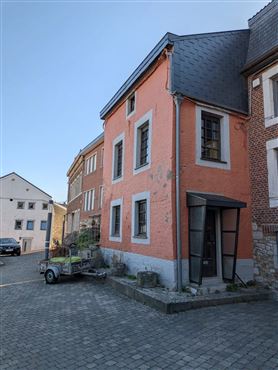 Renovierungsbedürftiges Eckhaus mit zwei Wohneinheiten & Potenzial in ruhiger Seitengasse im Stadtzentrum