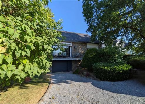 Freistehendes Einfamilienhaus mit großzügigem Grundstück und Panoramablick ins Grüne in Hauset