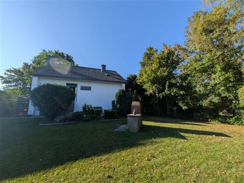 Freistehendes Einfamilienhaus mit großzügigem Grundstück und Panoramablick ins Grüne in Hauset