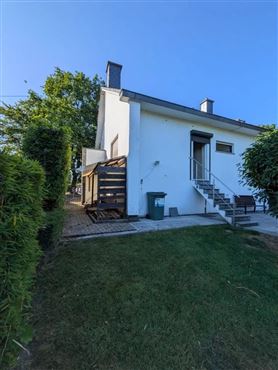 Freistehendes Einfamilienhaus mit großzügigem Grundstück und Panoramablick ins Grüne in Hauset