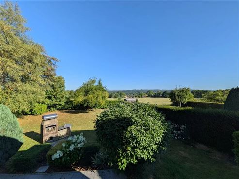 Freistehendes Einfamilienhaus mit großzügigem Grundstück und Panoramablick ins Grüne in Hauset