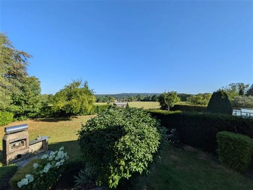 Freistehendes Einfamilienhaus mit großzügigem Grundstück und Panoramablick ins Grüne in Hauset