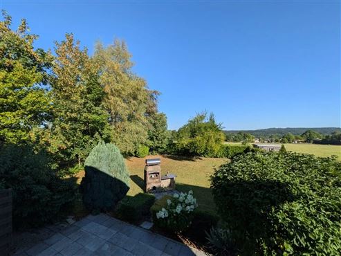 Freistehendes Einfamilienhaus mit großzügigem Grundstück und Panoramablick ins Grüne in Hauset