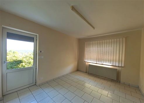 Freistehendes Einfamilienhaus mit großzügigem Grundstück und Panoramablick ins Grüne in Hauset