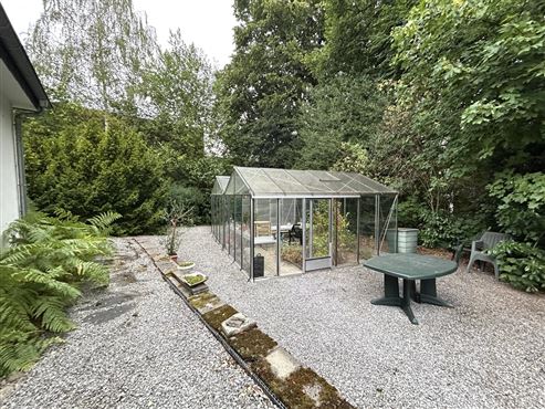Großzügige Bungalow-Villa mit weitläufigem Garten und vielseitigem Wohnpotenzial im Dreiländereck und Grenzlage