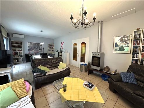 Großzügige Bungalow-Villa mit weitläufigem Garten und vielseitigem Wohnpotenzial im Dreiländereck und Grenzlage