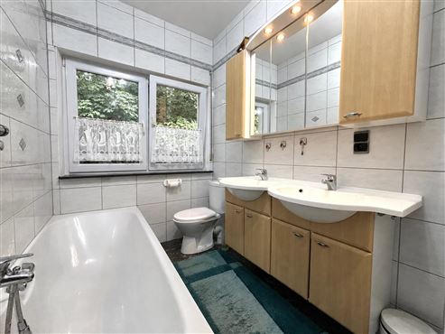 Großzügige Bungalow-Villa mit weitläufigem Garten und vielseitigem Wohnpotenzial im Dreiländereck und Grenzlage