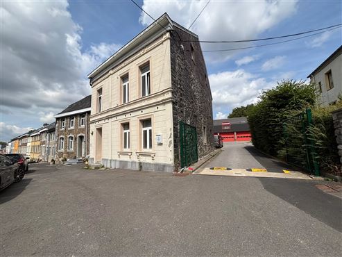 Großes Sanierungspotenzial in Zentrumsnähe von Eupen: Geräumiges Einfamilienhaus mit Innenhof