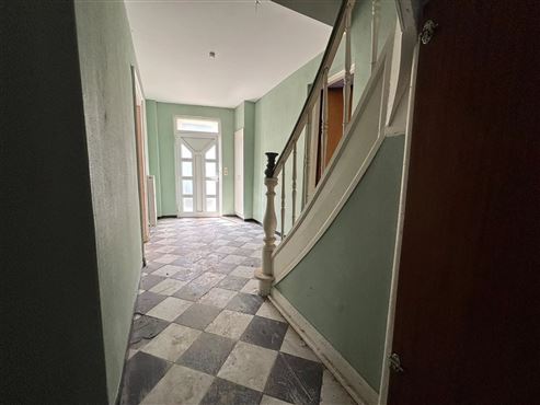 Großes Sanierungspotenzial in Zentrumsnähe von Eupen: Geräumiges Einfamilienhaus mit Innenhof