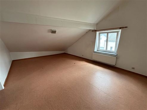 Großes Sanierungspotenzial in Zentrumsnähe von Eupen: Geräumiges Einfamilienhaus mit Innenhof