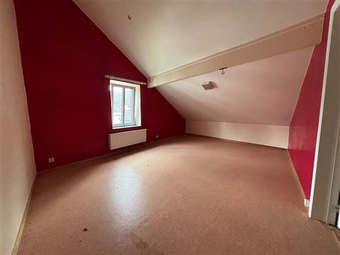 Großes Sanierungspotenzial in Zentrumsnähe von Eupen: Geräumiges Einfamilienhaus mit Innenhof