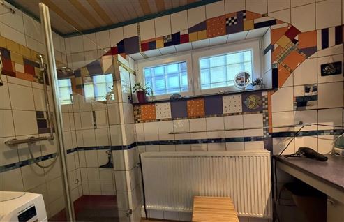 Leibrente mit Wohnrecht des Verkäufers & Liebhaberimmobilie – Ein Haus wie ein Kunstwerk, geprägt von Charakter  und Kreativität, mit Außenpool und einzigartigem Panoramablick