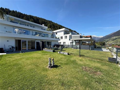 Design- & Wohlfühl-Highlight – Traumhafte 4-Zimmer-Gartenwohnung mit Terrasse und Panoramablick im Tiroler Mittelgebirge ( Österreich)