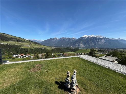 Design- & Wohlfühl-Highlight – Traumhafte 4-Zimmer-Gartenwohnung mit Terrasse und Panoramablick im Tiroler Mittelgebirge ( Österreich)
