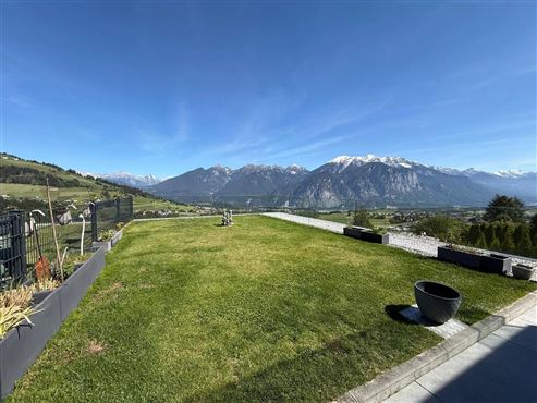 Design- & Wohlfühl-Highlight – Traumhafte 4-Zimmer-Gartenwohnung mit Terrasse und Panoramablick im Tiroler Mittelgebirge ( Österreich)