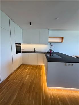 Design- & Wohlfühl-Highlight – Traumhafte 4-Zimmer-Gartenwohnung mit Terrasse und Panoramablick im Tiroler Mittelgebirge ( Österreich)