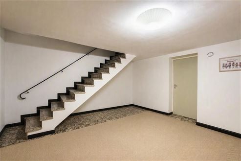 Eine Villa von besonderer Präsenz : Exklusive Architektur, großzügiges Wohnen und moderne Eleganz
