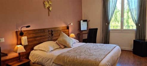 Außergewöhnliches Anwesen im Herzen der Drôme Provençale: Charmantes Hotel mit vielseitigem Potenzial – neu zu gestalten als Hotelprojekt, Gästehaus oder Familienanwesen