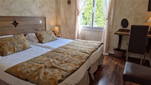 Außergewöhnliches Anwesen im Herzen der Drôme Provençale: Charmantes Hotel mit vielseitigem Potenzial – neu zu gestalten als Hotelprojekt, Gästehaus oder Familienanwesen