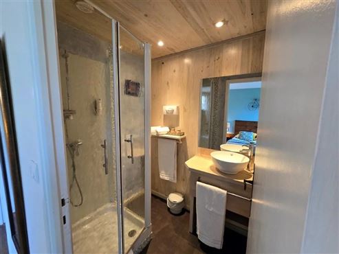 Außergewöhnliches Anwesen im Herzen der Drôme Provençale: Charmantes Hotel mit vielseitigem Potenzial – neu zu gestalten als Hotelprojekt, Gästehaus oder Familienanwesen