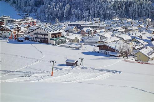 Hotelinvestment: Etabliertes Traditionshotel in den österreichischen Alpen in außergewöhnlicher Aussichtslage in Tirol