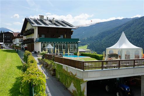 Hotelinvestment: Etabliertes Traditionshotel in den österreichischen Alpen in außergewöhnlicher Aussichtslage in Tirol