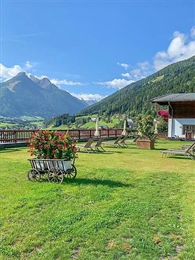 Hotelinvestment: Etabliertes Traditionshotel in den österreichischen Alpen in außergewöhnlicher Aussichtslage in Tirol