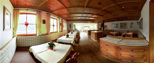 Hotelinvestment: Etabliertes Traditionshotel in den österreichischen Alpen in außergewöhnlicher Aussichtslage in Tirol