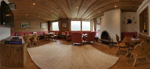 Hotelinvestment: Etabliertes Traditionshotel in den österreichischen Alpen in außergewöhnlicher Aussichtslage in Tirol