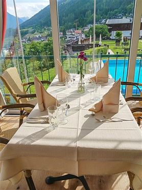 Hotelinvestment: Etabliertes Traditionshotel in den österreichischen Alpen in außergewöhnlicher Aussichtslage in Tirol