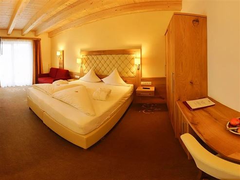 Hotelinvestment: Etabliertes Traditionshotel in den österreichischen Alpen in außergewöhnlicher Aussichtslage in Tirol
