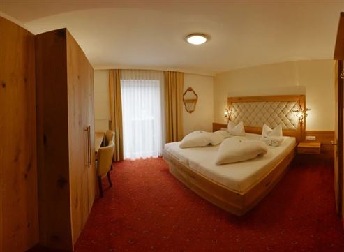 Hotelinvestment: Etabliertes Traditionshotel in den österreichischen Alpen in außergewöhnlicher Aussichtslage in Tirol