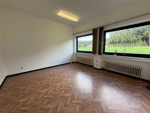 Bestehende Gewerbeimmobilie mit attraktivem Umnutzungspotenzial zum Einfamilienhaus in direkter Grenz – und Waldrandlage auf Köpfchen