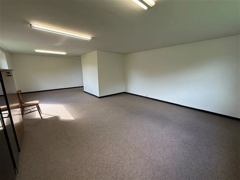 Bestehende Gewerbeimmobilie mit attraktivem Umnutzungspotenzial zum Einfamilienhaus in direkter Grenz – und Waldrandlage auf Köpfchen