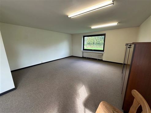 Bestehende Gewerbeimmobilie mit attraktivem Umnutzungspotenzial zum Einfamilienhaus in direkter Grenz – und Waldrandlage auf Köpfchen