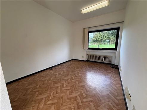 Bestehende Gewerbeimmobilie mit attraktivem Umnutzungspotenzial zum Einfamilienhaus in direkter Grenz – und Waldrandlage auf Köpfchen