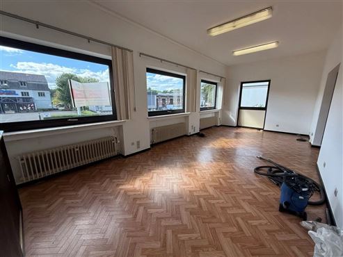 Bestehende Gewerbeimmobilie mit attraktivem Umnutzungspotenzial zum Einfamilienhaus in direkter Grenz – und Waldrandlage auf Köpfchen