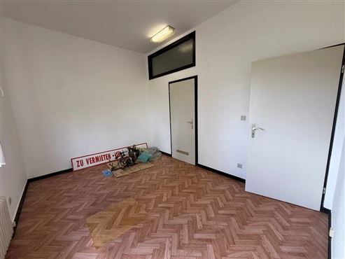 Bestehende Gewerbeimmobilie mit attraktivem Umnutzungspotenzial zum Einfamilienhaus in direkter Grenz – und Waldrandlage auf Köpfchen