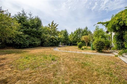 Villa mit Geschichte & Zukunft : Wunderschönes Tuchfabrikanten-Anwesen mit Entwicklungspotenzial !