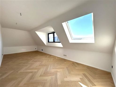 Exklusive und stilvolle Duplexwohnung im Erstbezug mit großer Terrasse und Tiefgaragenstellplatz im Herzen von Eupen